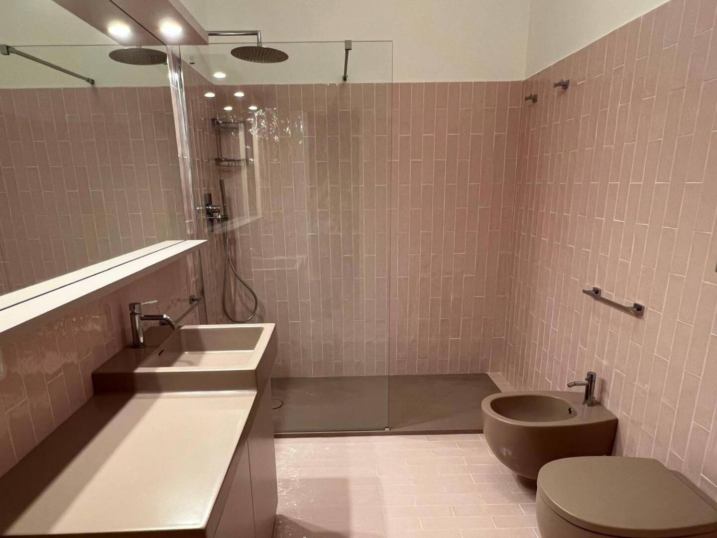 Luna Rosa, Apartment *
